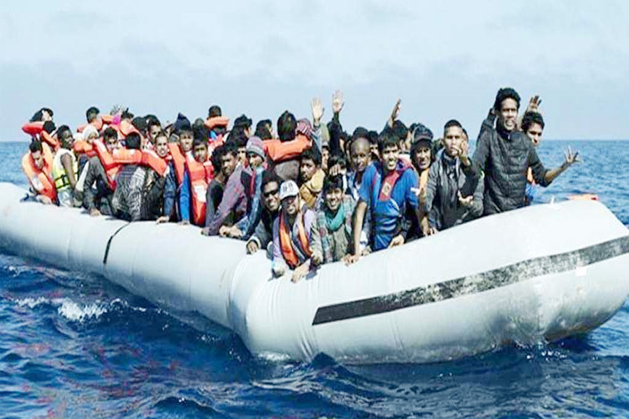 ভূমধ্যসাগর পাড়ি দিয়ে ইউরোপে প্রবেশে শীর্ষে বাংলাদেশিরা