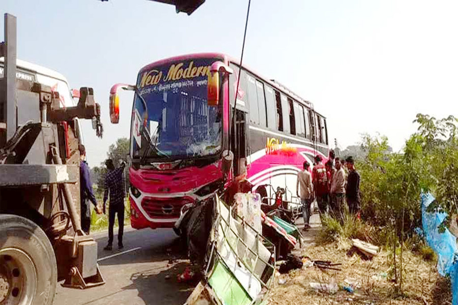 ভাঙ্গায় বাসচাপায় অটোরিকশার ৩ যাত্রী নিহত