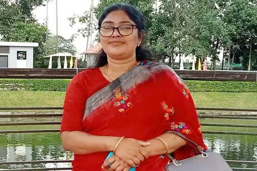 থানায় সালিশ বৈঠকে এসে আওয়ামী লীগ নেত্রী গ্রেপ্তার