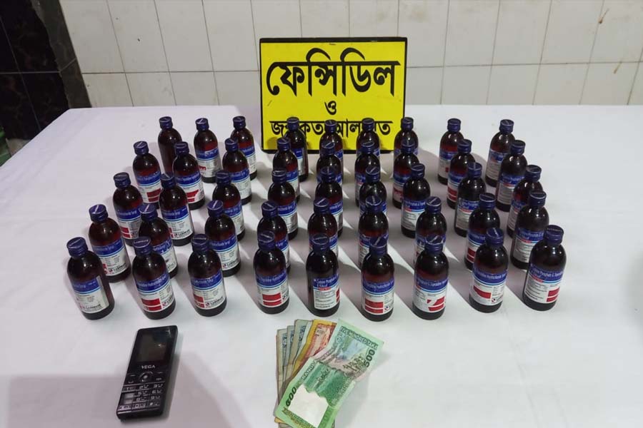 কেরাণীগঞ্জে ৪৫ বোতল ফেনসিডিলসহ নারী মাদক কারবারি গ্রেপ্তার