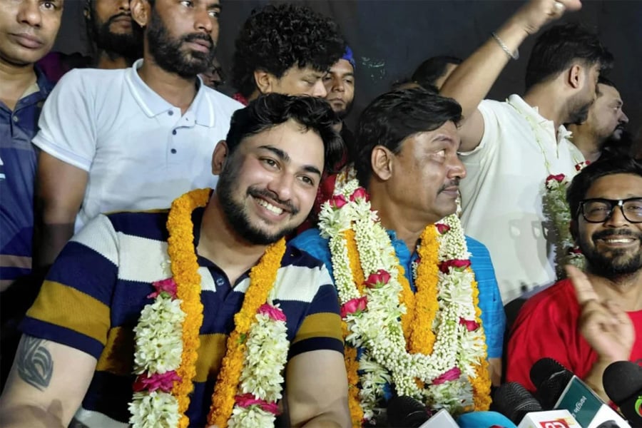 বিএফডিসিতে অনুষ্ঠিত চলচ্চিত্র শিল্পী সমিতির নির্বাচনে শিল্পীরা। ছবি: সংগৃহীত
