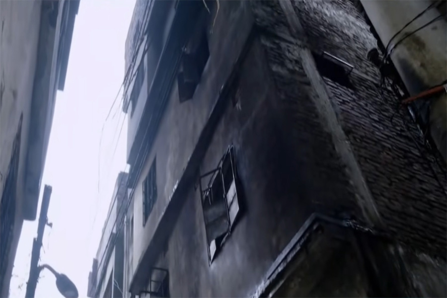 বংশালে বহুতল ভবনের আগুন নিয়ন্ত্রণে