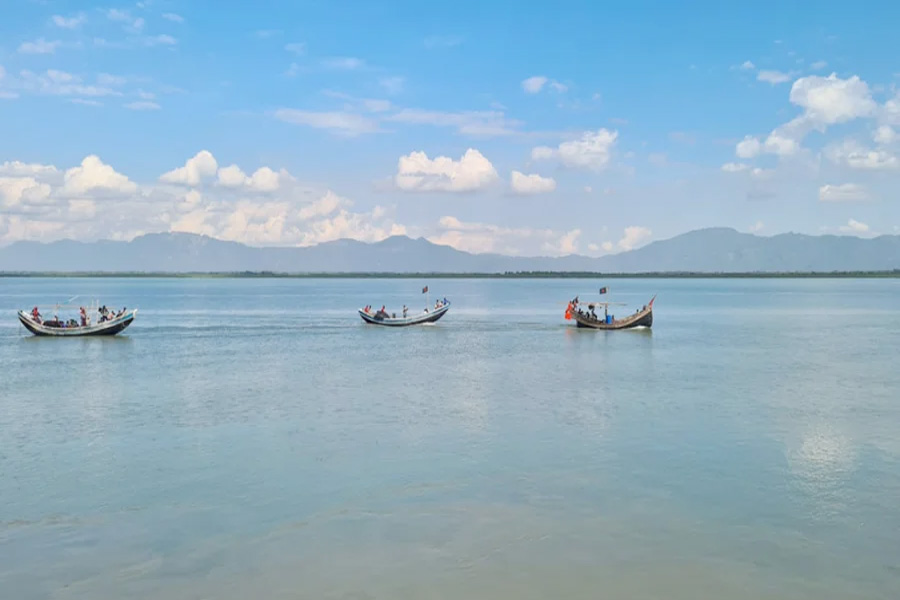 ট্রলারসহ ৫ বাংলাদেশিকে অপহরণ করেছে আরাকান আর্মি