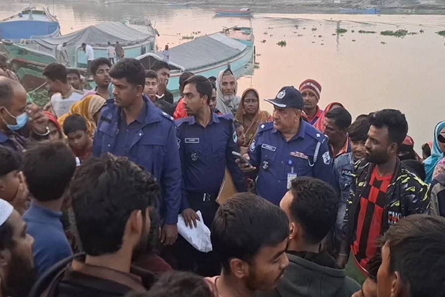 আড়িয়াল খাঁ নদ থেকে এক নারীর ভাসমান লাশ উদ্ধার