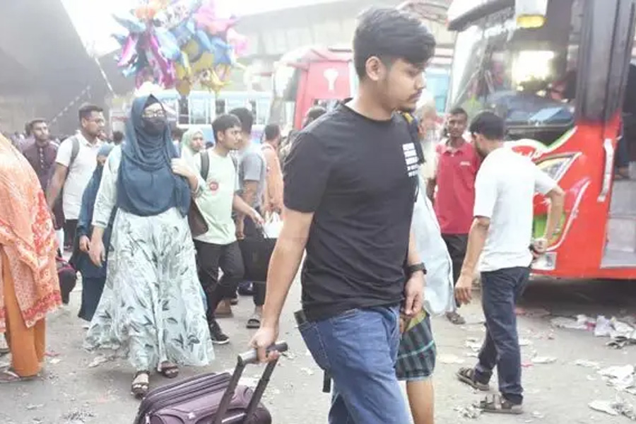 গাবতলী-কল্যাণপুরে বাড়তি ভাড়া ও যানজটের চাপ