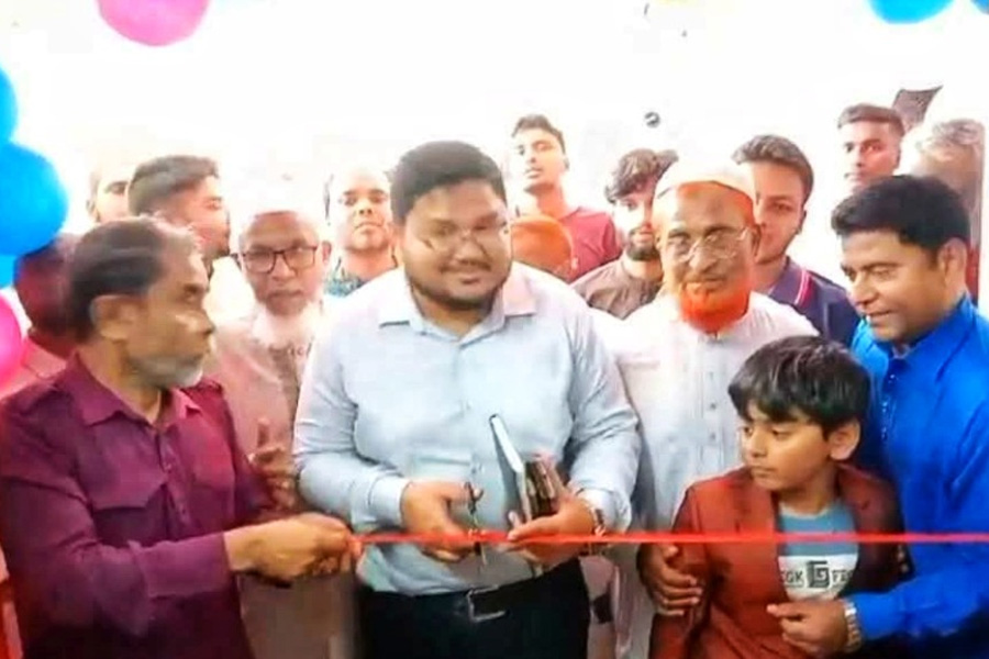 পলাশবাড়ীতে আধুনিকতার ছোঁয়ায় আযান হোটেল