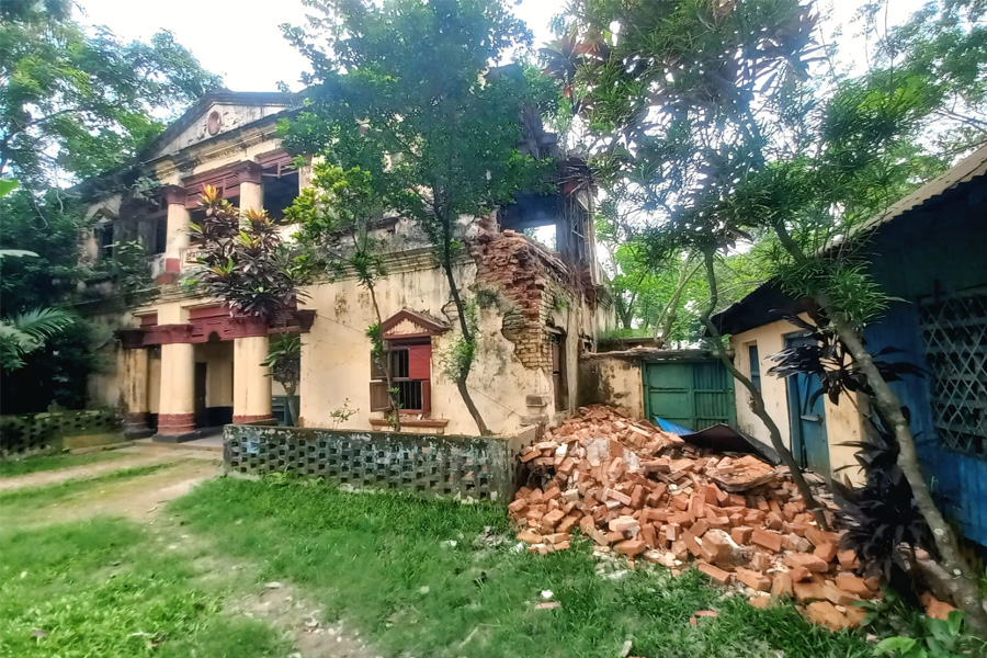 গাইবান্ধা আইন কলেজ ও কিন্ডারগার্টেন ভবনের অংশে ধস