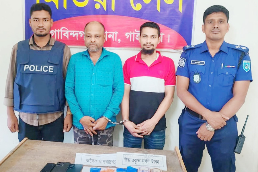গোবিন্দগঞ্জে যাত্রীবাহি বাস তল্লাশি, ৫শ’ ইয়াবাসহ আটক ২