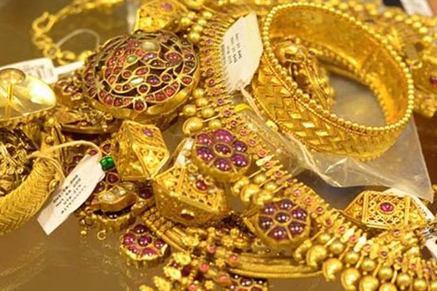 ২৪ ঘণ্টায় ভরিপ্রতি কমলো সাড়ে ১০ হাজার টাকা!