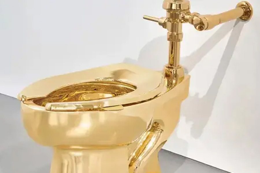 নিউ ইয়র্কে সোনার ‘টয়লেট’ বিক্রি ১.২১ কোটি টাকায়