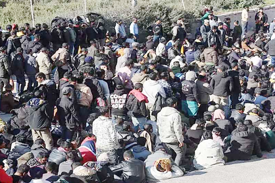 গ্রিসের উপকূলে নৌকা থেকে ৪৩৭ বাংলাদেশি উদ্ধার