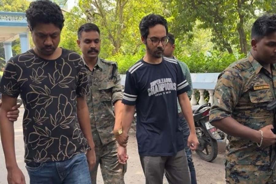 সম্পৃক্ততা অস্বীকার করে ফয়সাল বলল, ‘হাদি জামায়াতের প্রোডাক্ট’