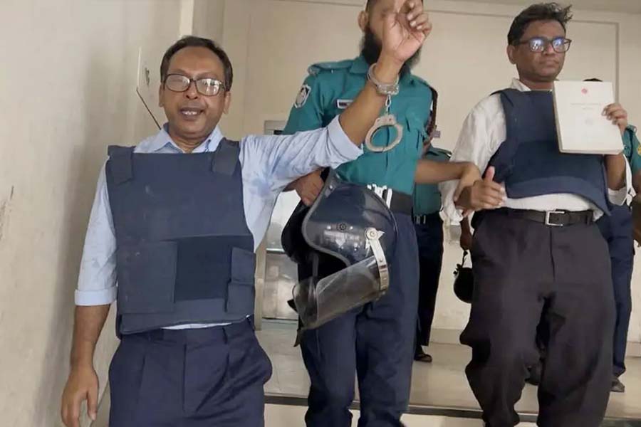 “সাংবাদিকদের হাতে হাতকড়া-এ কোন দেশ, কোথায় আছি আমরা?”: পান্না