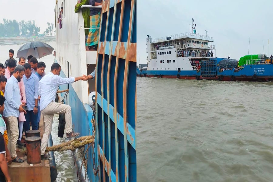 নোয়াখালীর হাতিয়া-নলচিরা নৌপথে ফেরিতে উঠছেন নোয়াখালী-৬ আসনের সংসদ সদস্য আব্দুল হান্নান মাসউদ। ছবি: সংগৃহীত