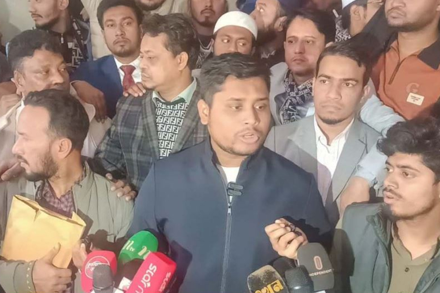 প্রশাসন বিএনপির দিকে ঝুঁকে গেছে: হাসনাত