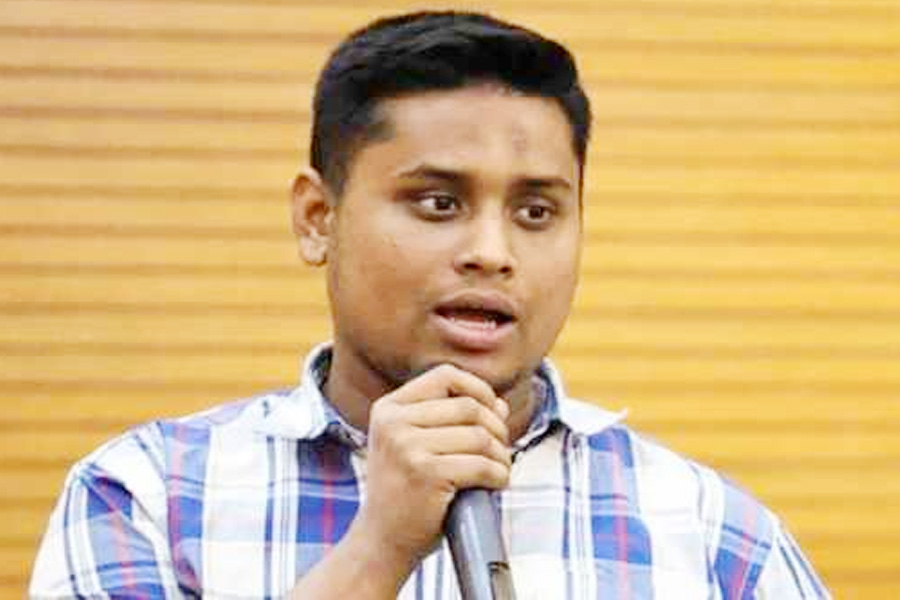 প্রধানমন্ত্রী কি নিজের সিদ্ধান্তে দেশ পরিচালনা করতে পারছেন