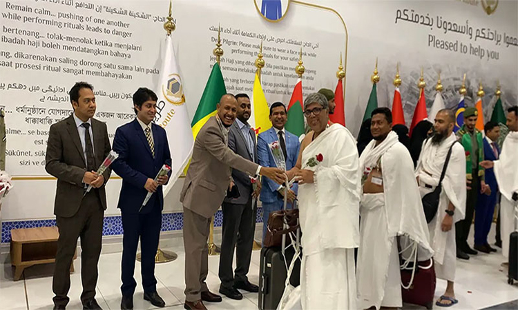 সৌদি পৌঁছেছে বাংলাদেশের প্রথম হজ ফ্লাইট