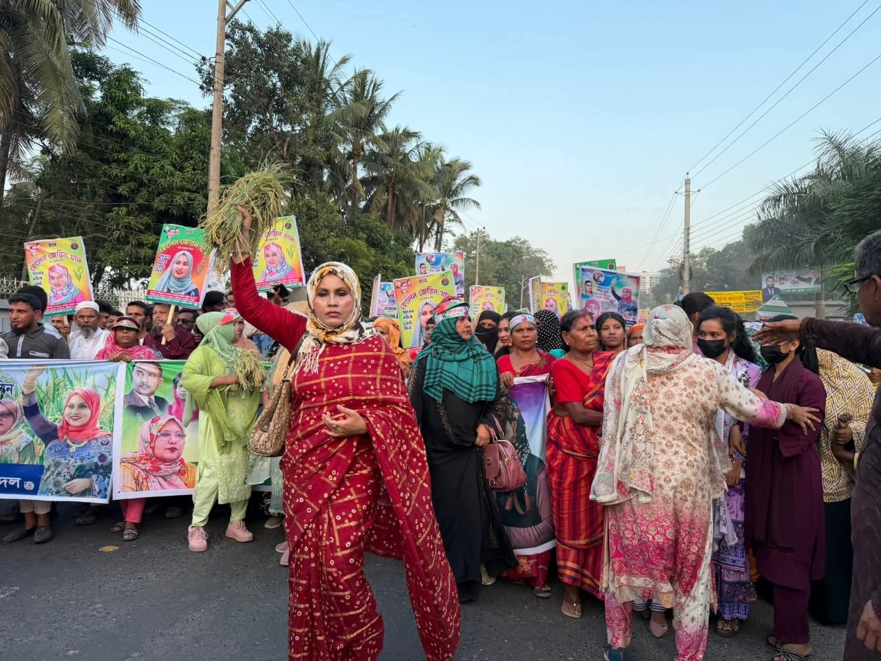 হেলেন জেরিন খানের মনোনয়ন দাবিতে মিছিল