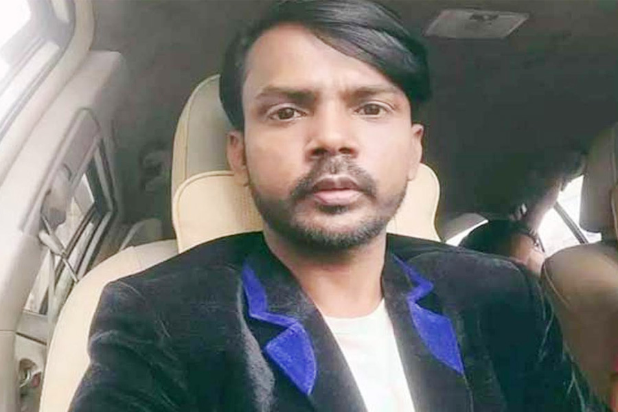 স্ত্রীর মামলায় হিরো আলম গ্রেপ্তার