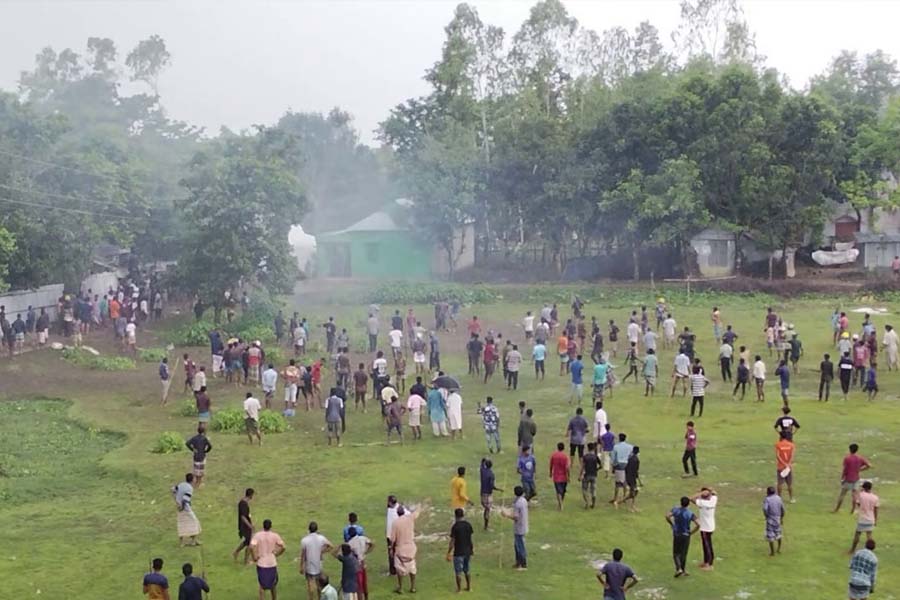 চেয়ারম্যান পদ নিয়ে আ’লীগ-বিএনপি সংঘর্ষ, আহত ওসিসহ শতাধিক