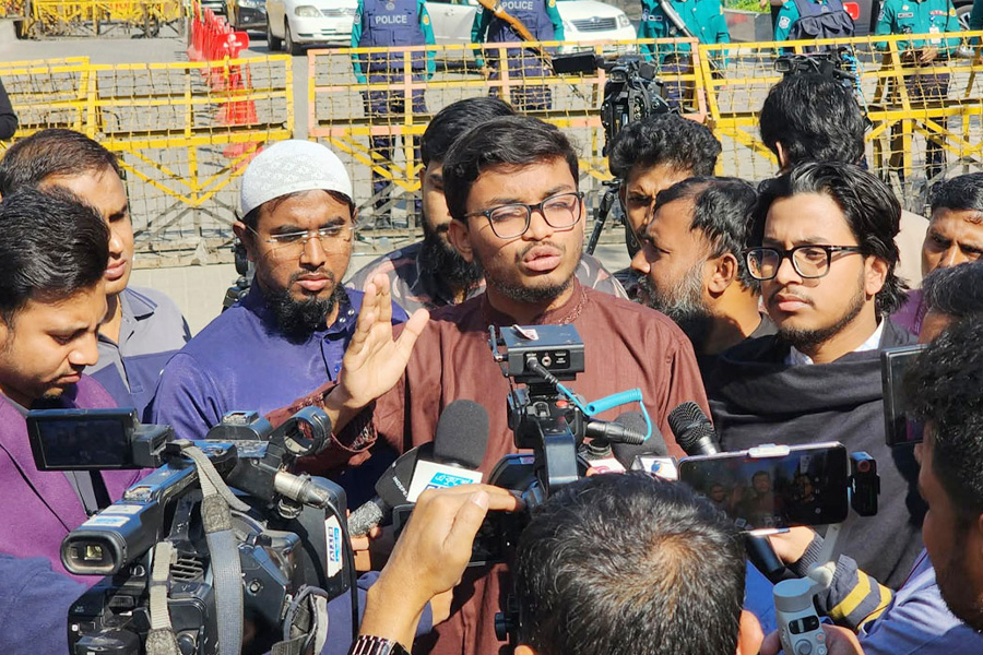 স্বরাষ্ট্র উপদেষ্টার পদত্যাগ না হওয়া পর্যন্ত ঘরে ফিরবো না: ফাহিম ফারুকী