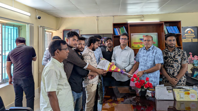 রবীন্দ্র বিশ্ববিদ্যালয় ছাত্রদল নেতা হৃদয় সরকার কে সংবর্ধনা