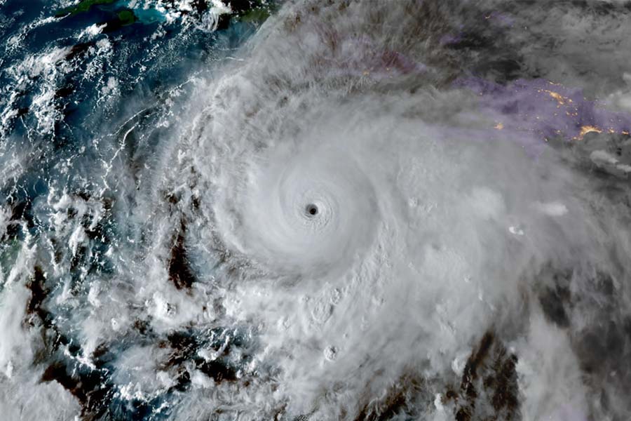 শতাব্দীর ভয়াবহ ঘূর্ণিঝড় ‘মেলিসা’, ধেয়ে আসছে ২৬০ কিমি বেগে