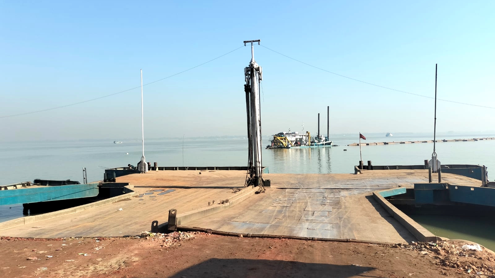 দৌলতদিয়ার ৭ নম্বর ফেরিঘাট সাময়িক বন্ধ, ভোগান্তিতে যাত্রী ও যানবাহন