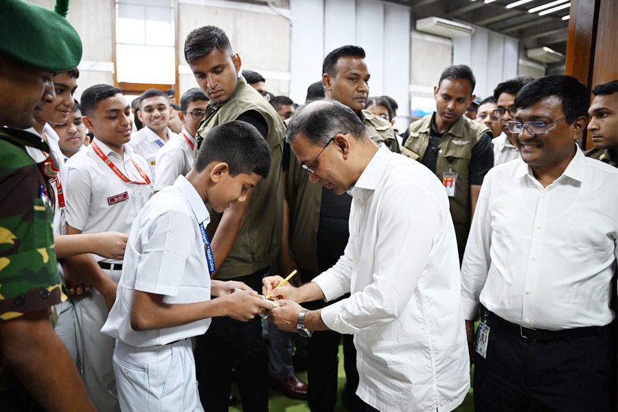 প্রাক্তন কলেজ শিক্ষার্থীদের সঙ্গে সংসদে শুভেচ্ছা বিনিময় প্রধানমন্ত্রীর