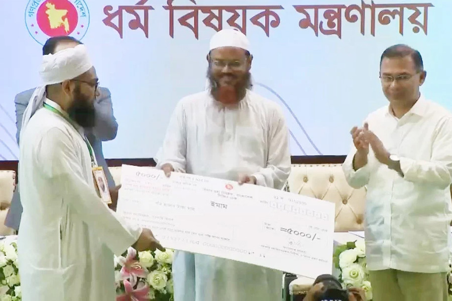 ইমাম-মুয়াজ্জিন ও ধর্মগুরুদের সম্মানী কার্যক্রম উদ্বোধন করলেন প্রধানমন্ত্রী