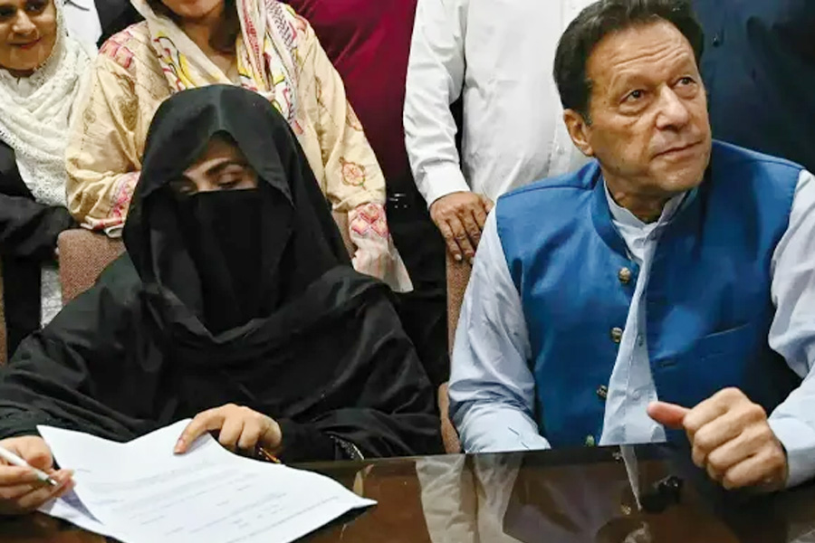 ইমরান-বুশরাকে ১৭ বছরের কারাবাস