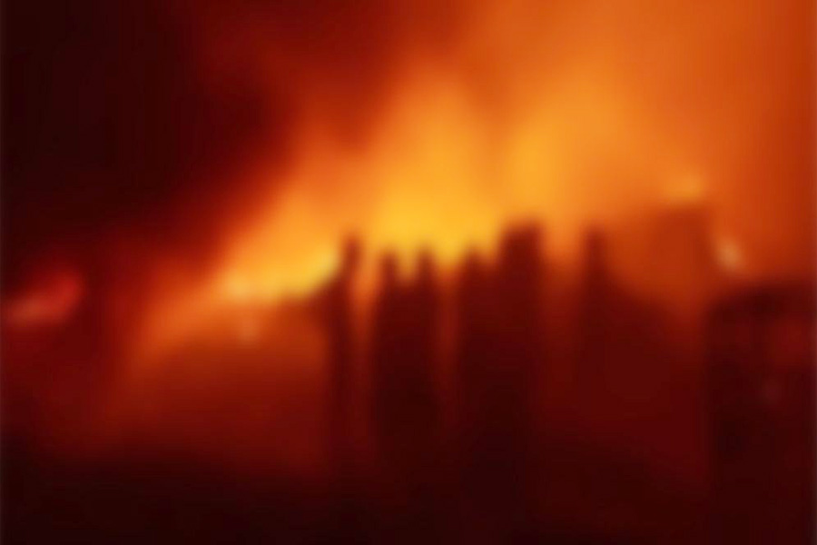 কলকাতায় ‘বাংলাদেশি কলোনিতে’ ভয়াবহ অগ্নিকাণ্ড