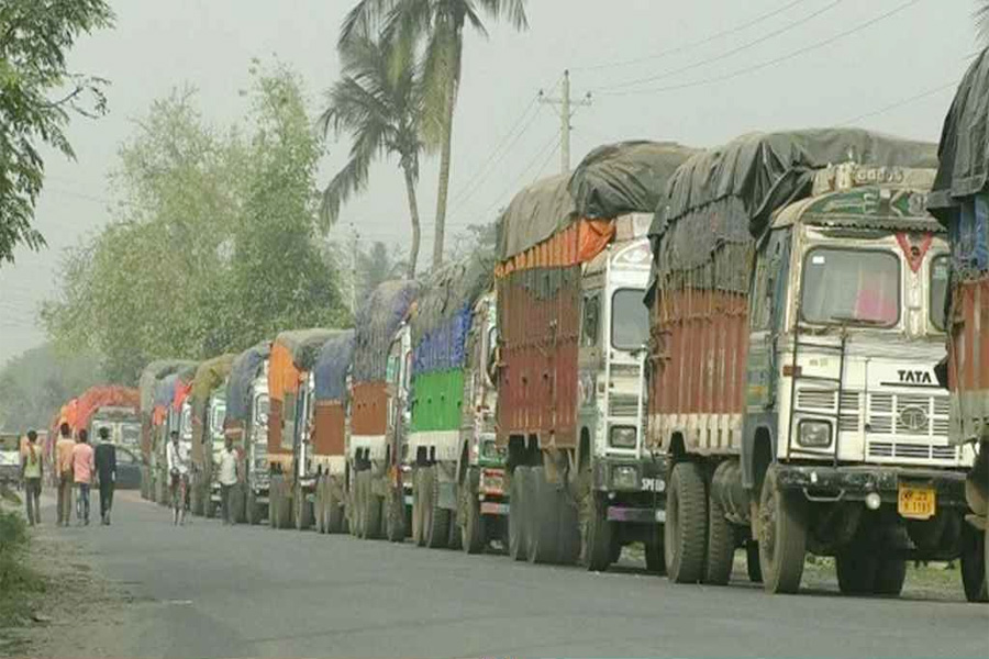 ভারতনির্ভরতা কমানোর মধ্যেই আমদানি বেড়েছে সর্বোচ্চ