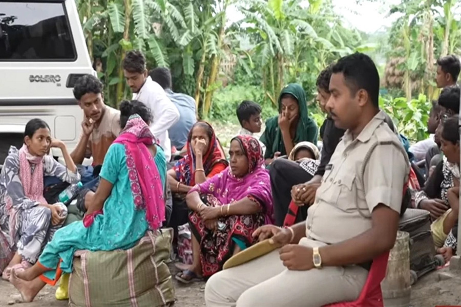 সীমান্তে ফের অপেক্ষার সারি, হোল্ডিং সেন্টারে ৪৭১ জন