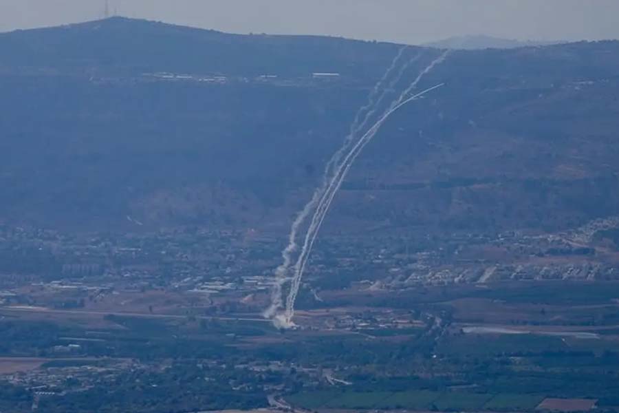 ইসরায়েলি সামরিক ঘাঁটিতে হিজবুল্লাহর হামলা