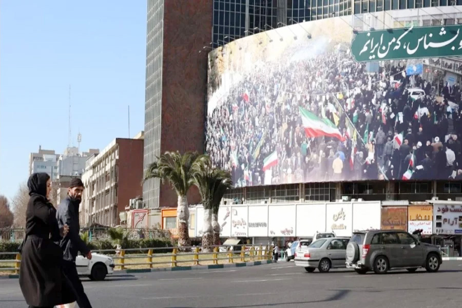 নিজস্ব ইন্টারনেট ও সোশ্যাল মিডিয়ার পথে ইরান