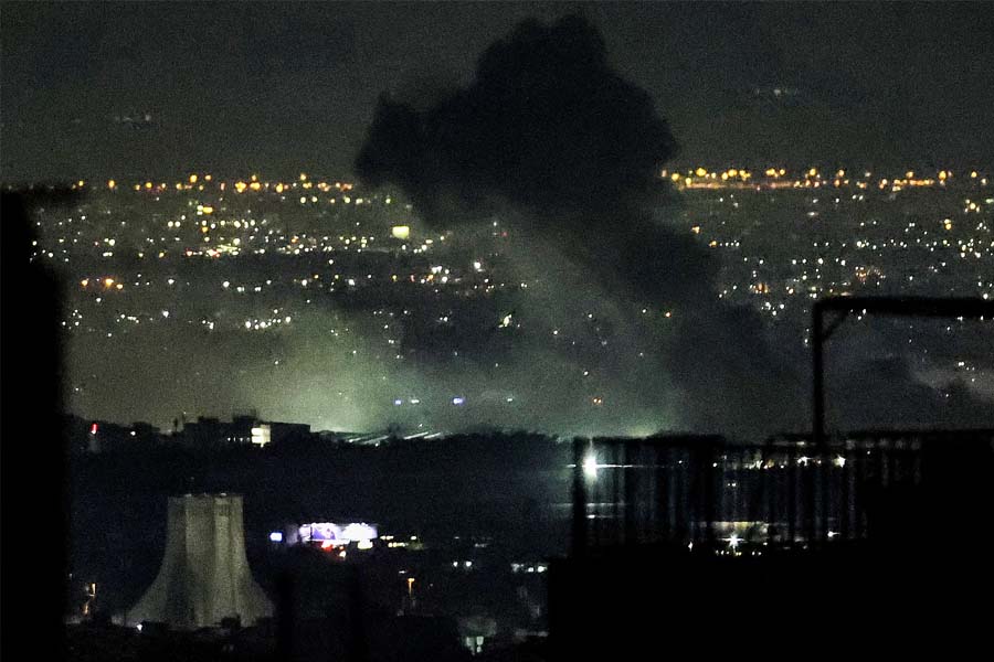 বিস্ফোরণে কাঁপছে ইরানের বিভিন্ন শহর, বাড়ছে উদ্বেগ