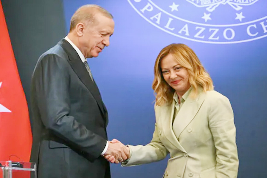 এরদোয়ান ধূমপান ছাড়ার পরামর্শ দিলেন মেলোনিকে