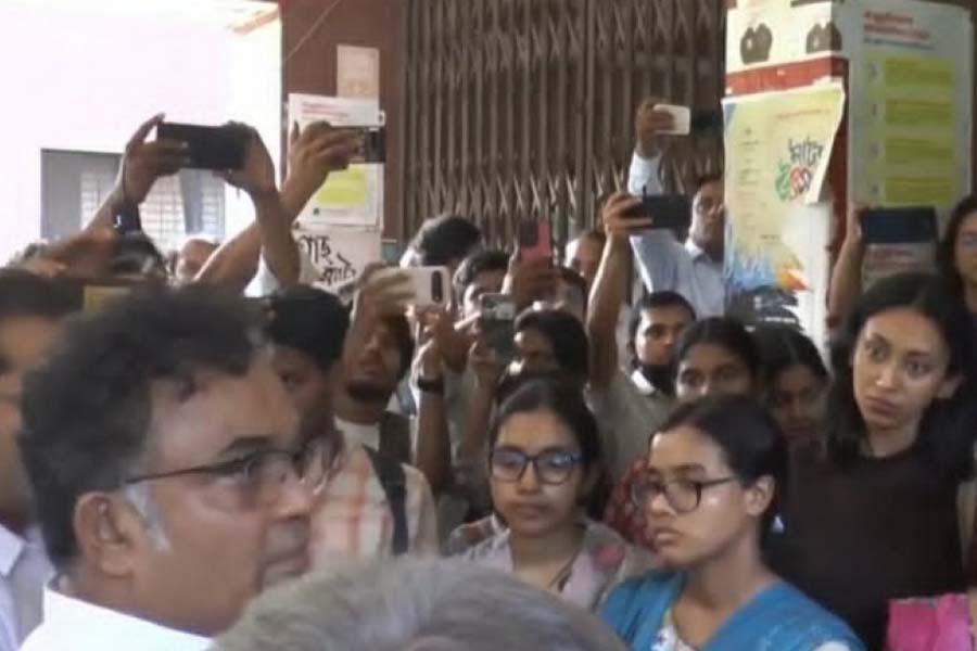 জাবিতে আন্দোলন স্থগিত, প্রশাসনকে তিন দিনের আল্টিমেটাম