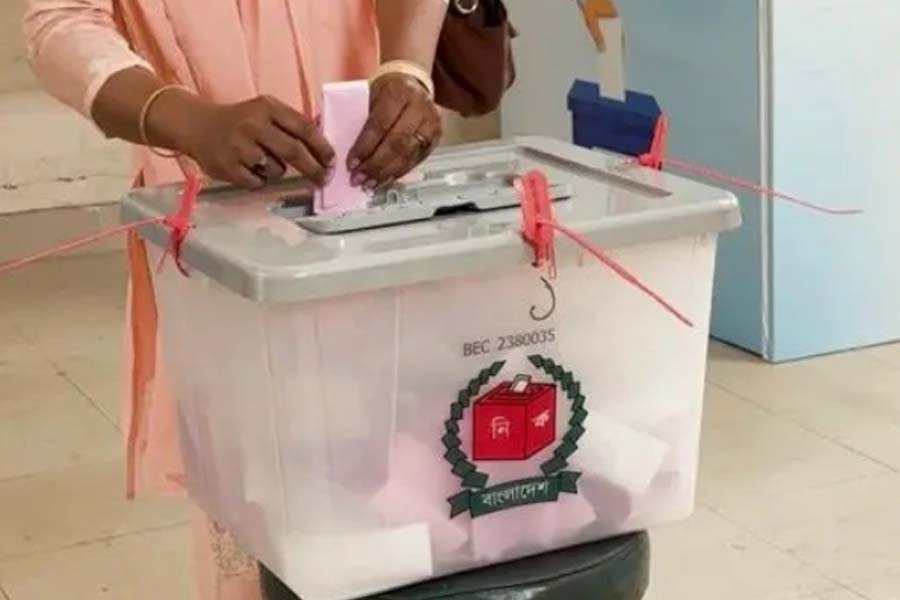 জাল ভোট দিতে গিয়ে আটক ৬