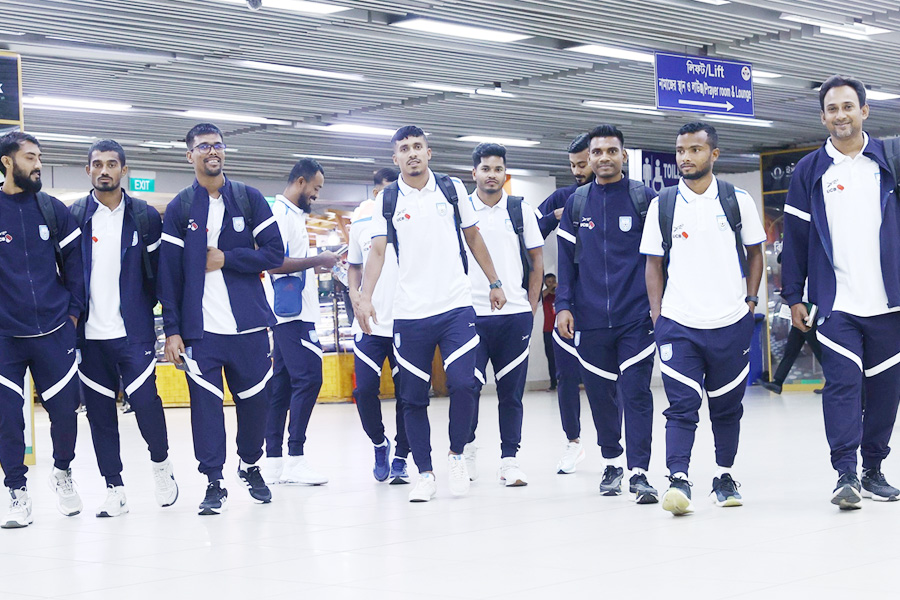 সাড়ে ৫ ঘণ্টা বিলম্ব জামালদের ফ্লাইট