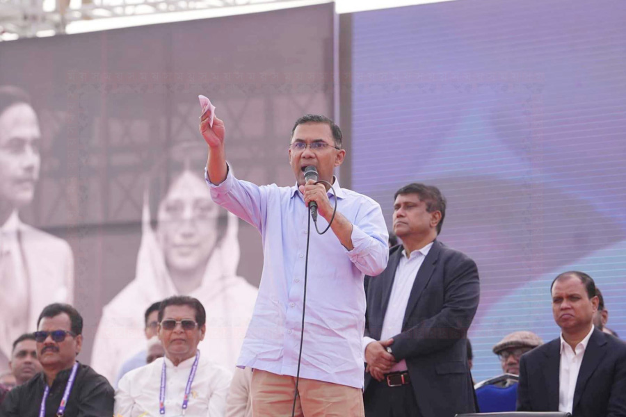 কথার ফুলঝুরি নয়, বাস্তব কাজেই দেশ এগিয়ে যাবে