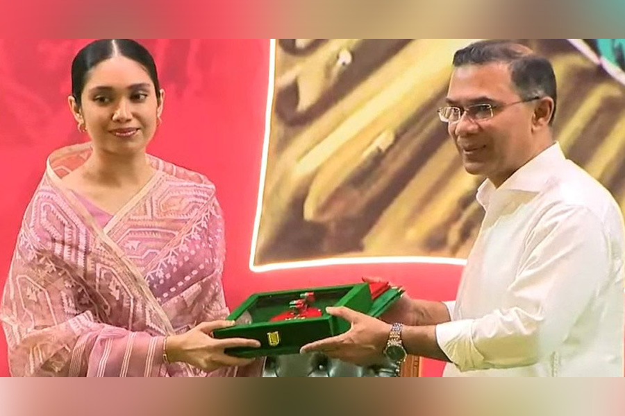 খালেদা জিয়ার পক্ষে স্বাধীনতা পুরস্কার গ্রহণ করলেন জাইমা রহমান