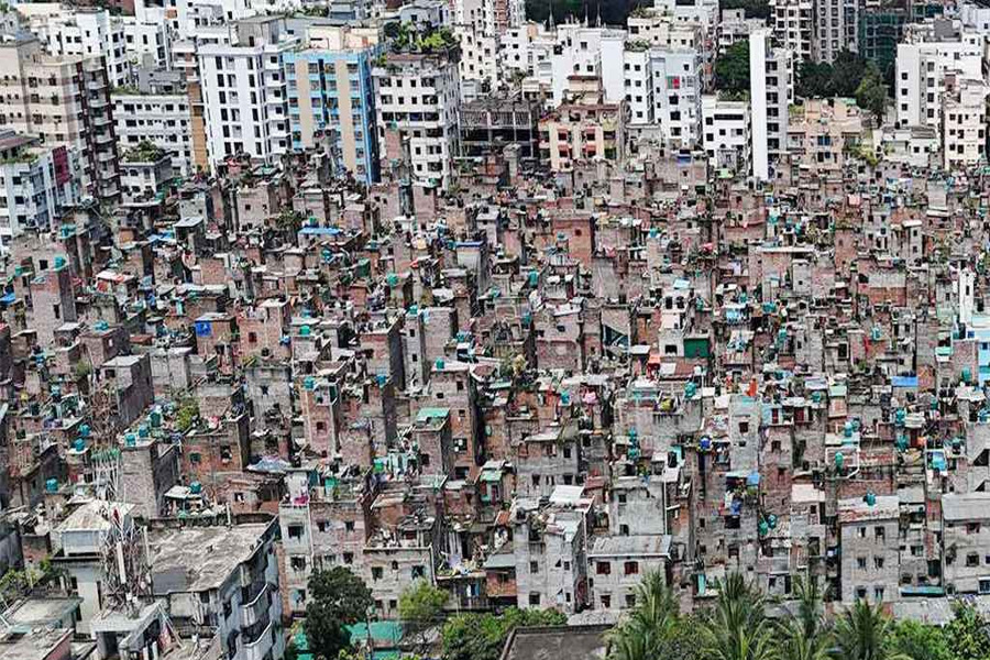 মোহাম্মদপুরের জেনেভা ক্যাম্পে অভিযান, গাঁজাসহ আটক ৮