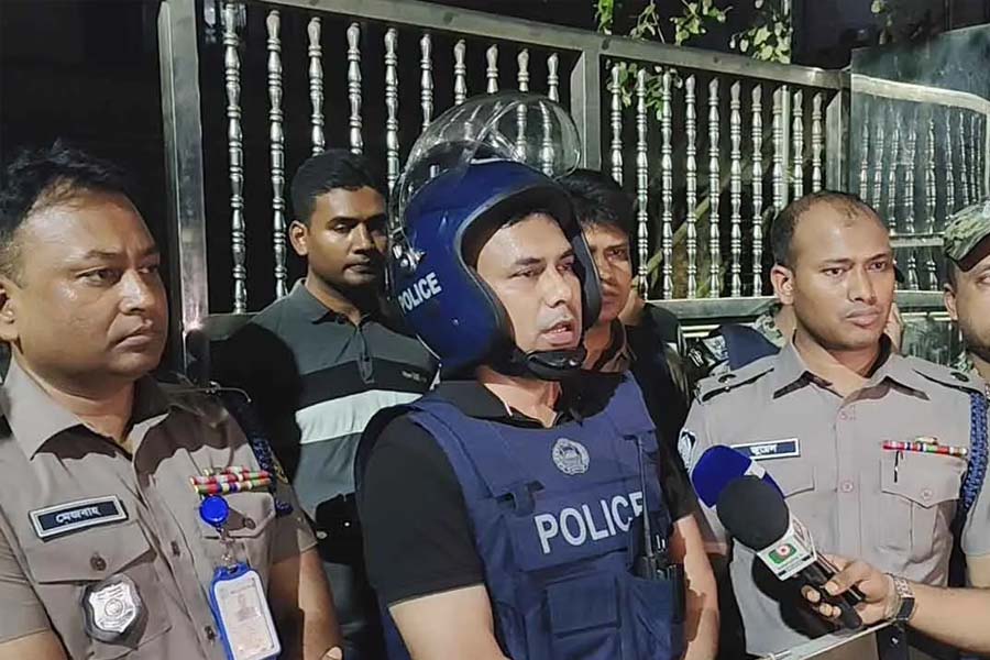 জেনেভা ক্যাম্পে মাদকবিরোধী অভিযান, আটক ১৩