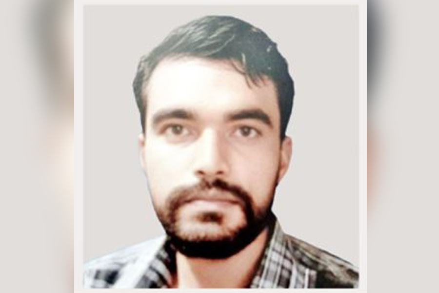 হাত-পায়ে পেরেক ঢুকিয়ে মধ্যযুগীয় নির্যাতন