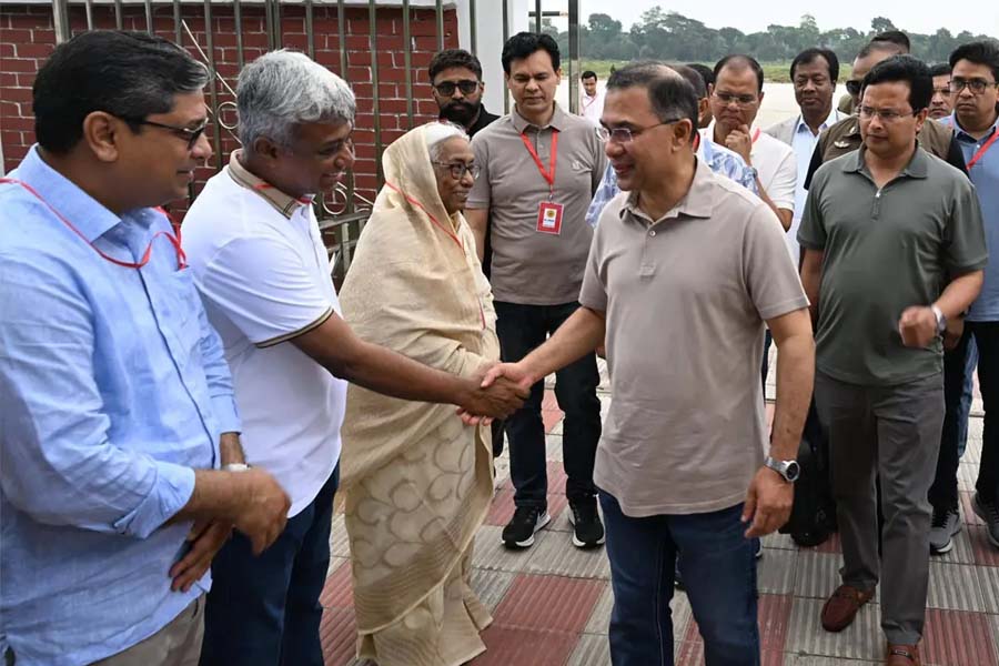 যশোর পৌঁছেছেন প্রধানমন্ত্রী তারেক রহমান