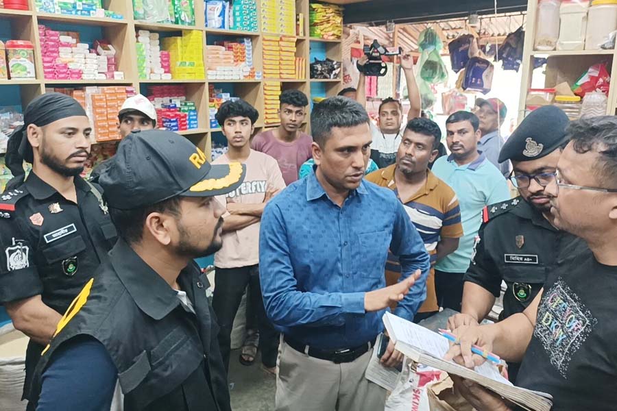 যশোরে কোটি টাকার তেল মজুত; নওয়াব মিলসকে জরিমানা