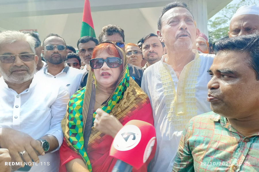 ইলেন ভুট্টোর গণসংযোগে জনতার ঢল