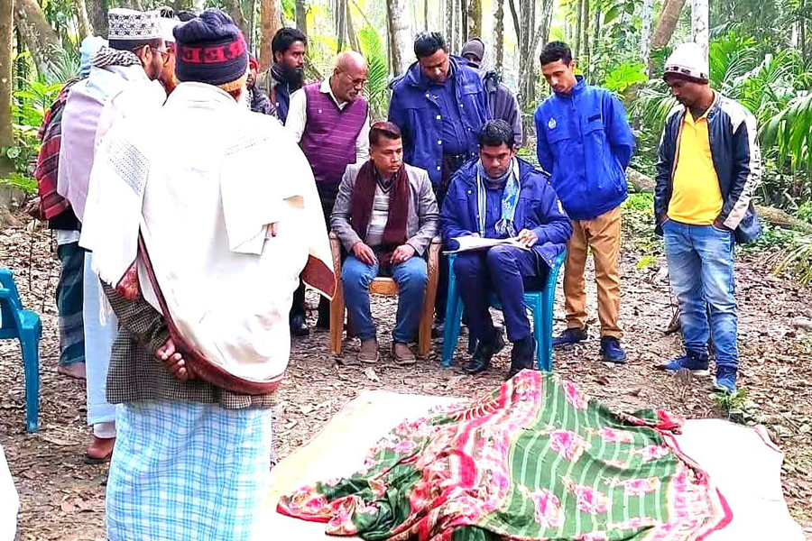 ঝালকাঠিতে যুবকের ঝুলন্ত মরদেহ উদ্ধার